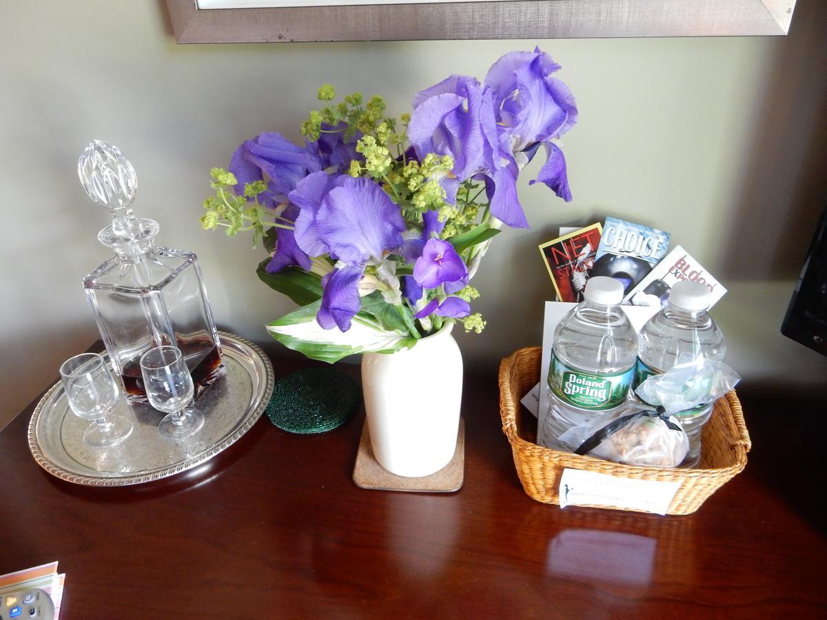 A Butlers Manor Bed & Breakfast Southampton Exterior photo